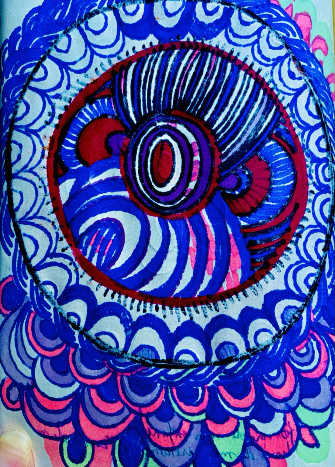 Carnet nomade de Juliette Savaëte, composition circulaire bleue, rose et rouge